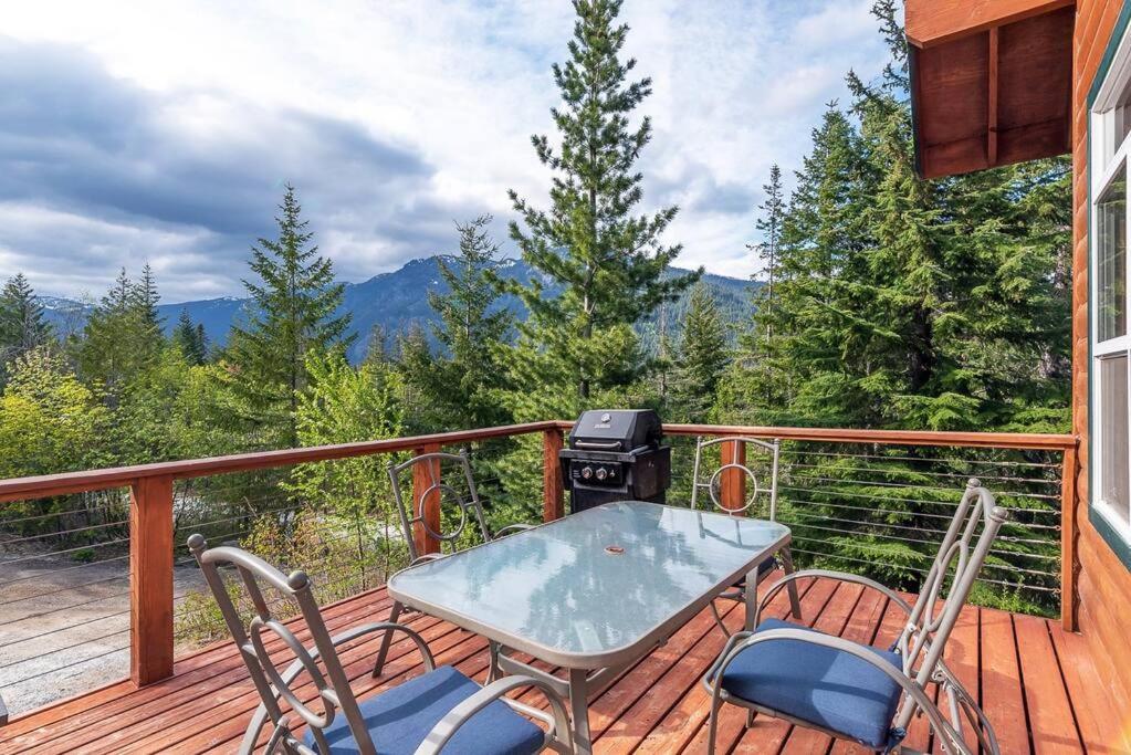 Hot Tub Cool Views: Roaring Creek Cabin Leavenworth Eksteriør bilde