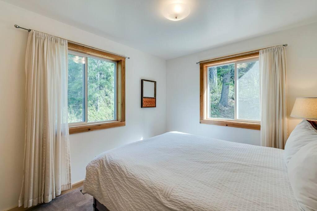 Hot Tub Cool Views: Roaring Creek Cabin Leavenworth Eksteriør bilde